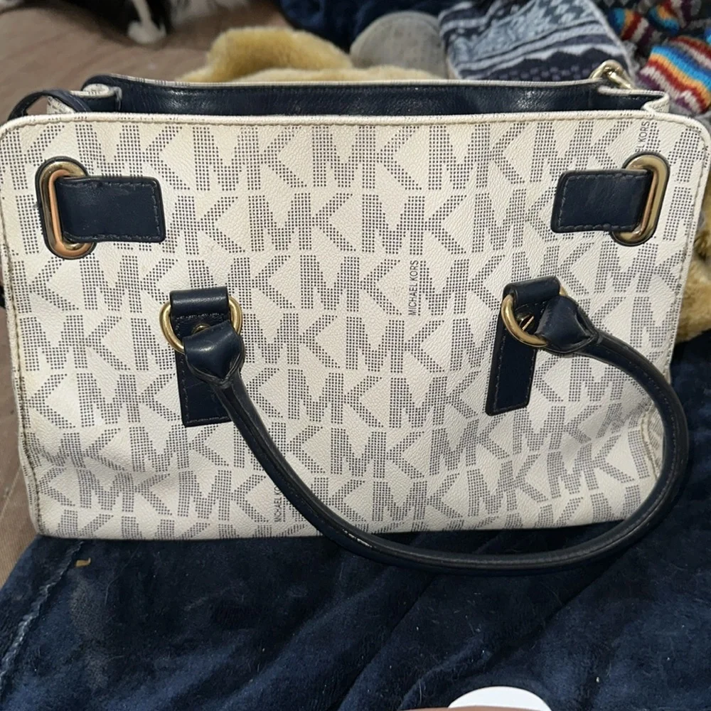 Michael Kors purse - Picture 6 of 8